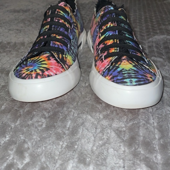 Rocket Dogs Tie Dye Low Top Canvas Sneakers. Size 8.  Lace free slipOns. - Picture 4 of 9